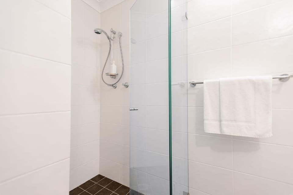 Shower, Bathroom, towels