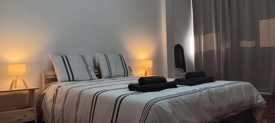 Bed, Bedroom, towels