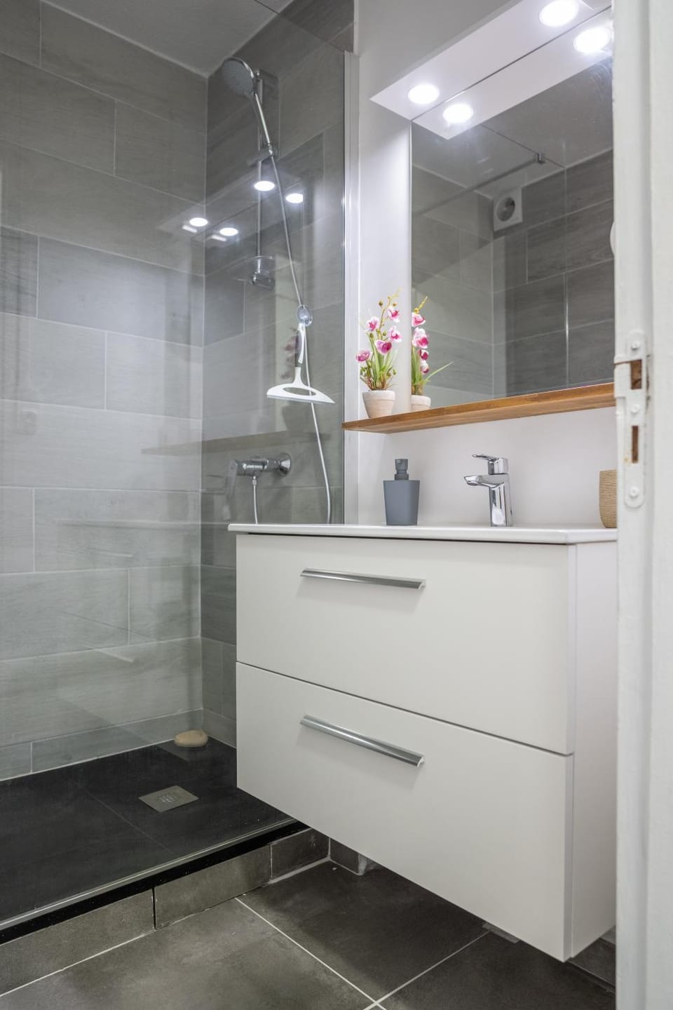 Shower, Bathroom, towels