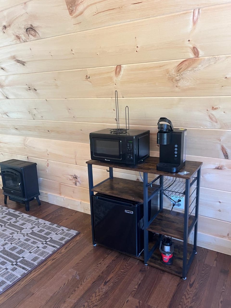 Cozy Coyote A-Frame Tiny Cabin Cabin in Sevierville