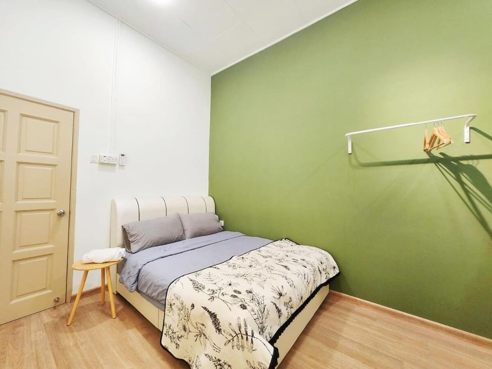 Ipoh pasir puteh vibrant home 4br 15 pax House in Ipoh
