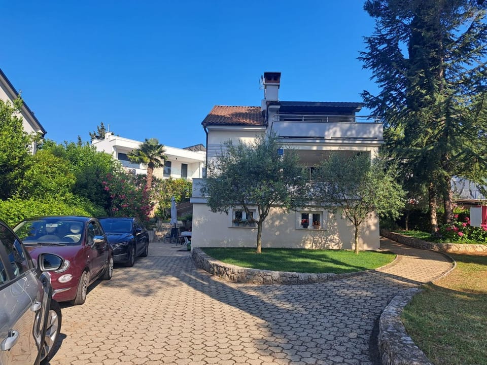 Neighbourhood, Parking