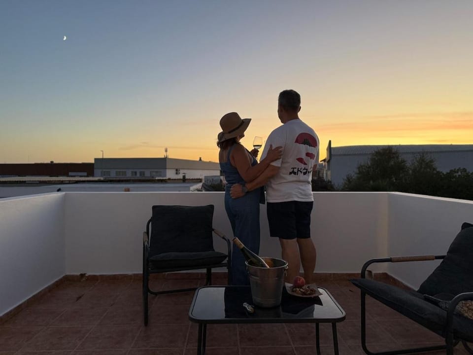 People, Natural landscape, View (from property/room), Balcony/Terrace, Guests, Sunrise, Sunset, group of guests