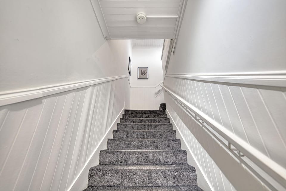 3BR Flat Near Maryhill Park and West End with Parking Apartment in Glasgow