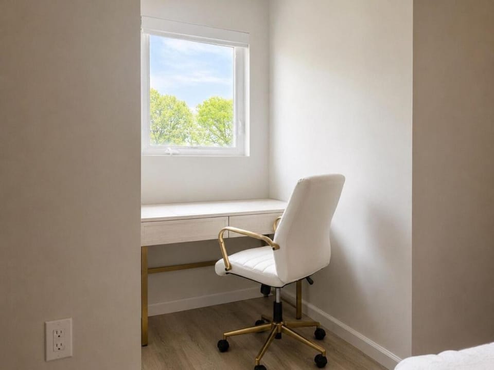 Prime Yale Location WiFi Wooster Square Parking Apartment in New Haven