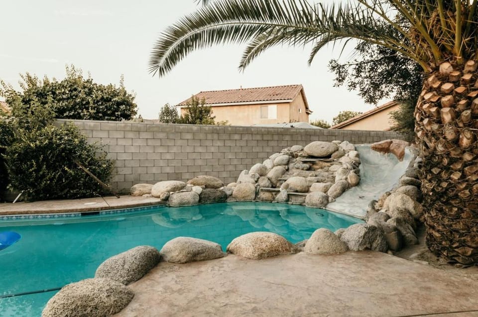 Stunning Home with Pool, Game Room and Firepit House in Bakersfield
