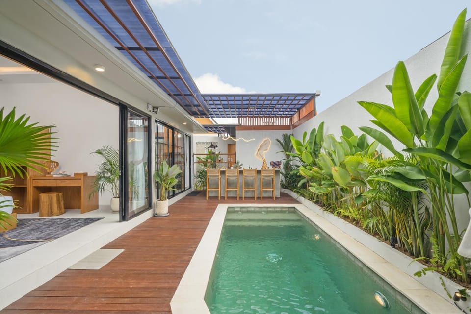 Property building, Swimming pool