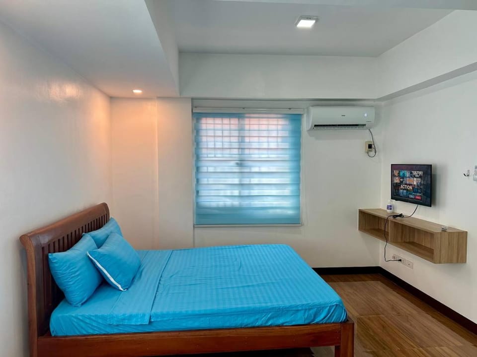 Bed, TV and multimedia, Bedroom, air conditioner