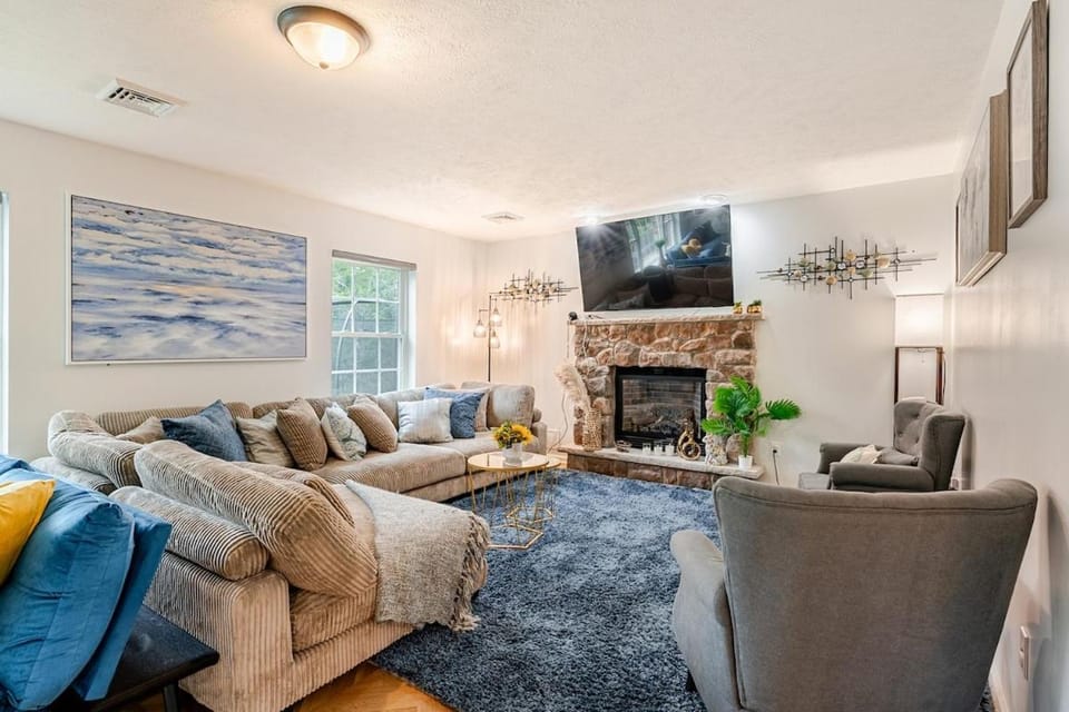 Communal lounge/ TV room, TV and multimedia, Living room, Seating area