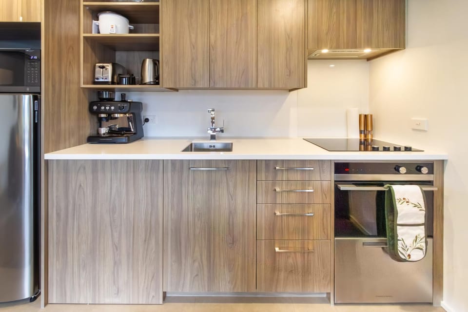 Coffee/tea facilities, Kitchen or kitchenette, dishwasher, stove