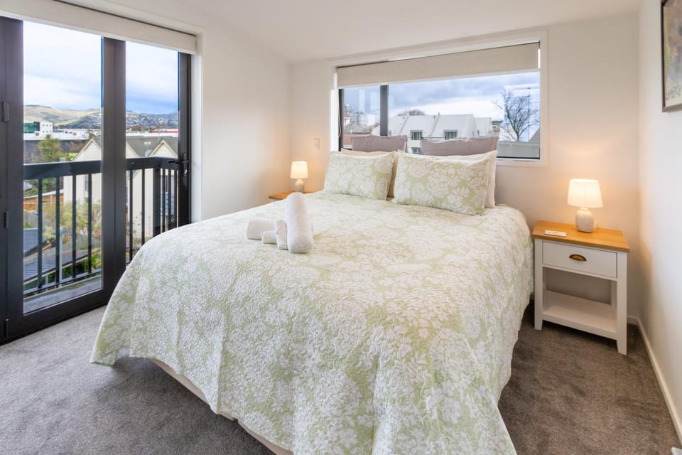 Bed, View (from property/room), Photo of the whole room, Bedroom, towels