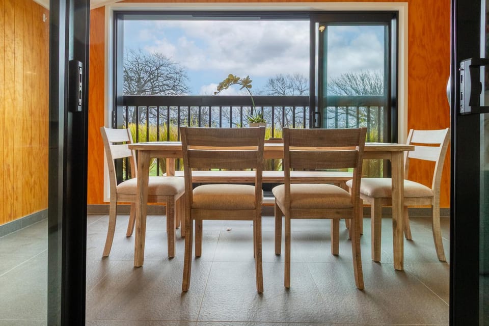 View (from property/room), Balcony/Terrace, Dining area