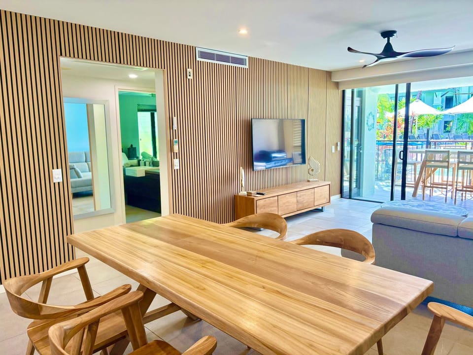 Lagoon Swimout 2BRM - Absolute Pool Front - Tropical Paradise -in Sea Temple Pt Douglas Apartment in Port Douglas