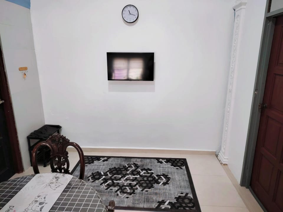 Roomstay Kak Ton DELUXE ROOM Vacation rental in Terengganu, Malaysia
