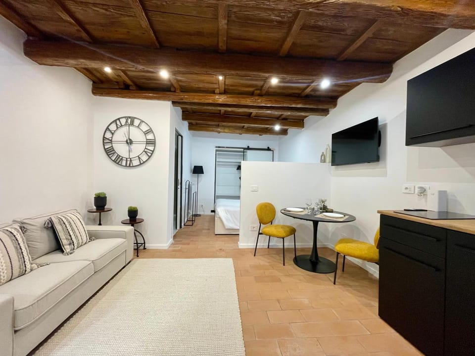 TV and multimedia, Kitchen or kitchenette, Living room, Dining area
