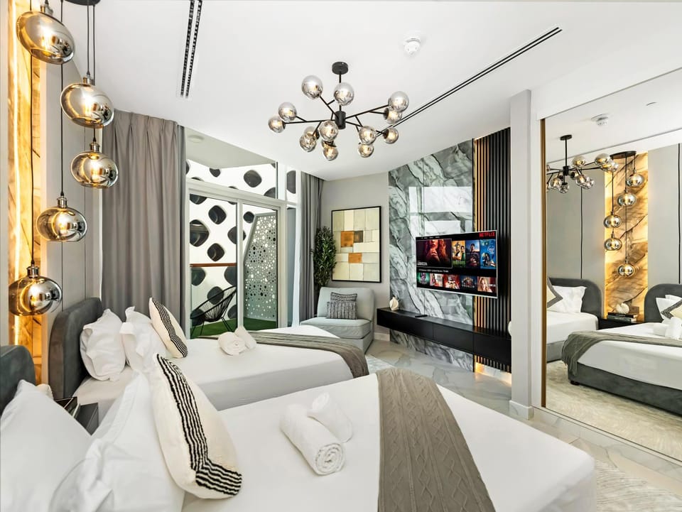 Bed, TV and multimedia, Photo of the whole room, Bedroom