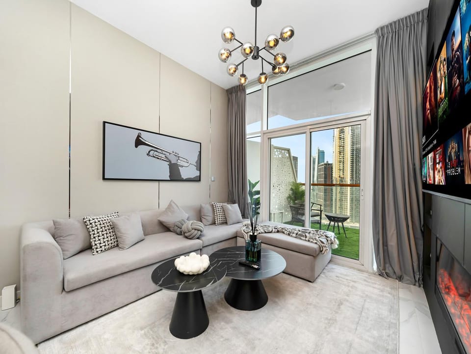 TV and multimedia, Living room, Seating area, Evening entertainment