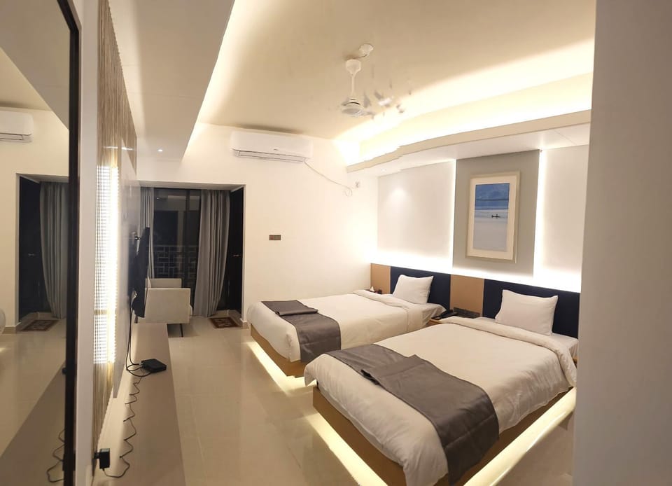 Photo of the whole room, Bedroom, air conditioner
