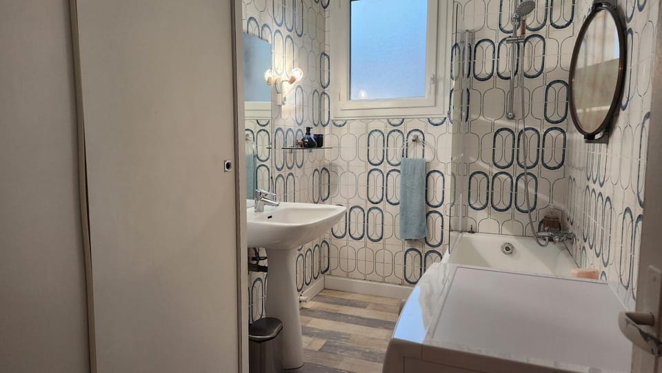 Bel appartement en centre-ville de Lisieux, 2 chambres, wifi Apartment in Lisieux