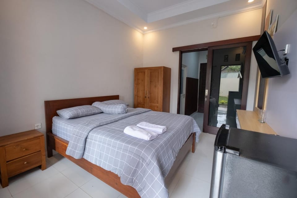 Bed, TV and multimedia, Photo of the whole room, Bedroom, towels