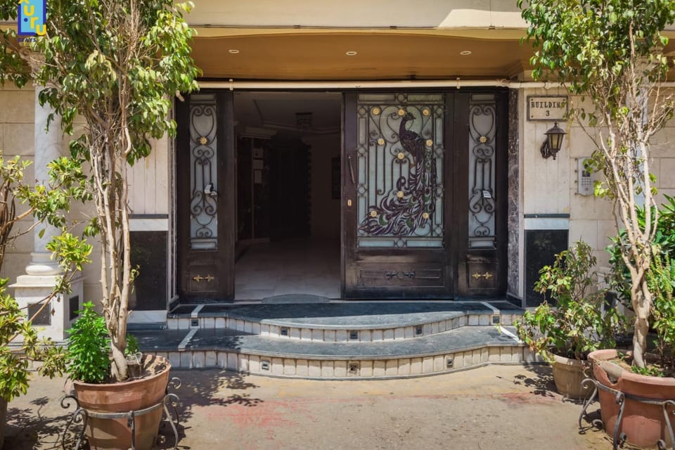 The 1BDR Layover Lounge w Jacuzzi 5min to CAI Airport Apartment in Cairo