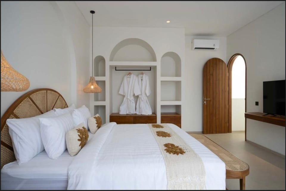 Bed, TV and multimedia, Photo of the whole room, Evening entertainment, Bedroom, towels, wardrobe, air conditioner