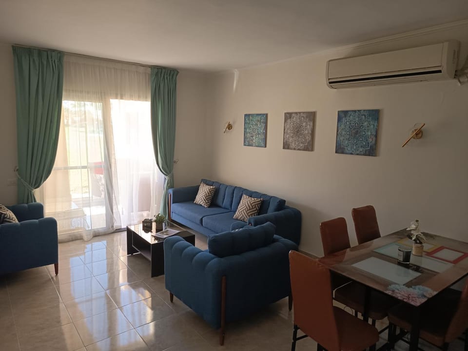 Living room, Seating area, Dining area, air conditioner