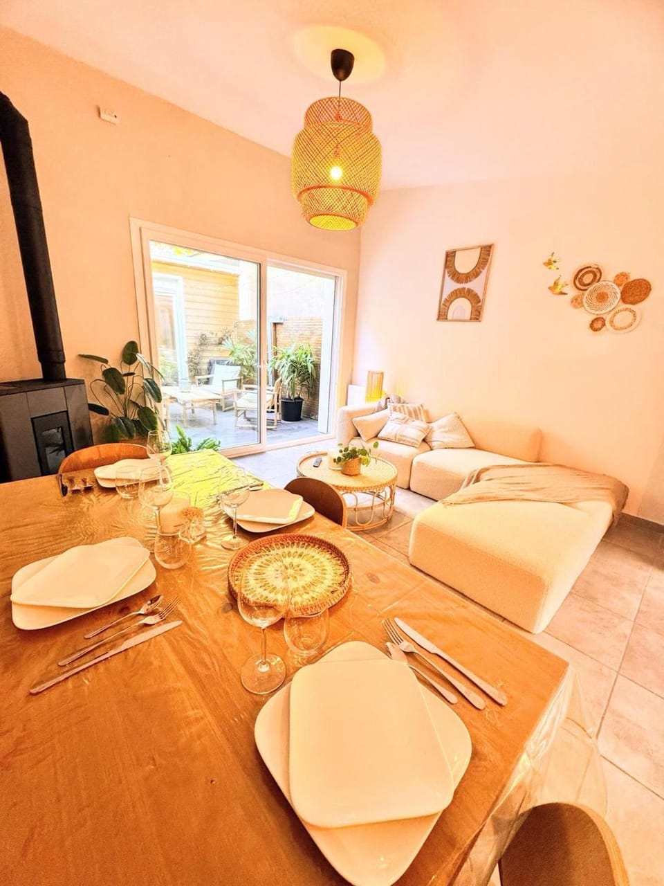 Living room, Seating area, Dining area, Food