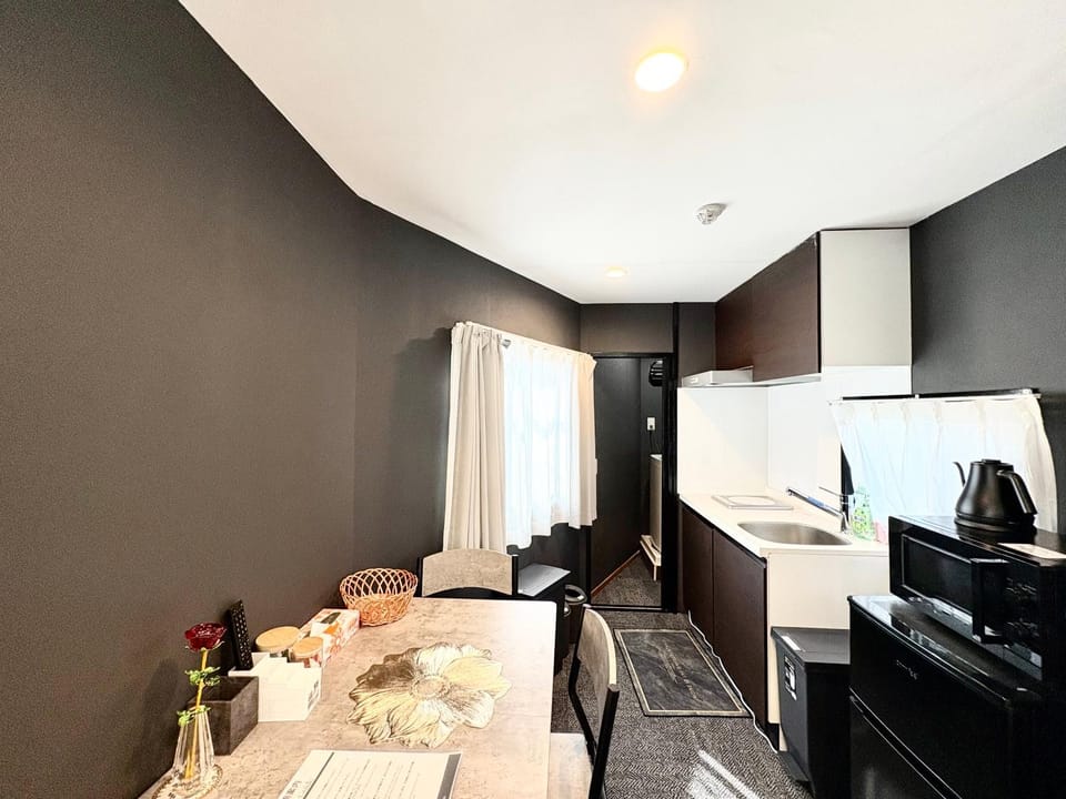 Kitchen or kitchenette, Photo of the whole room, Dining area, stove