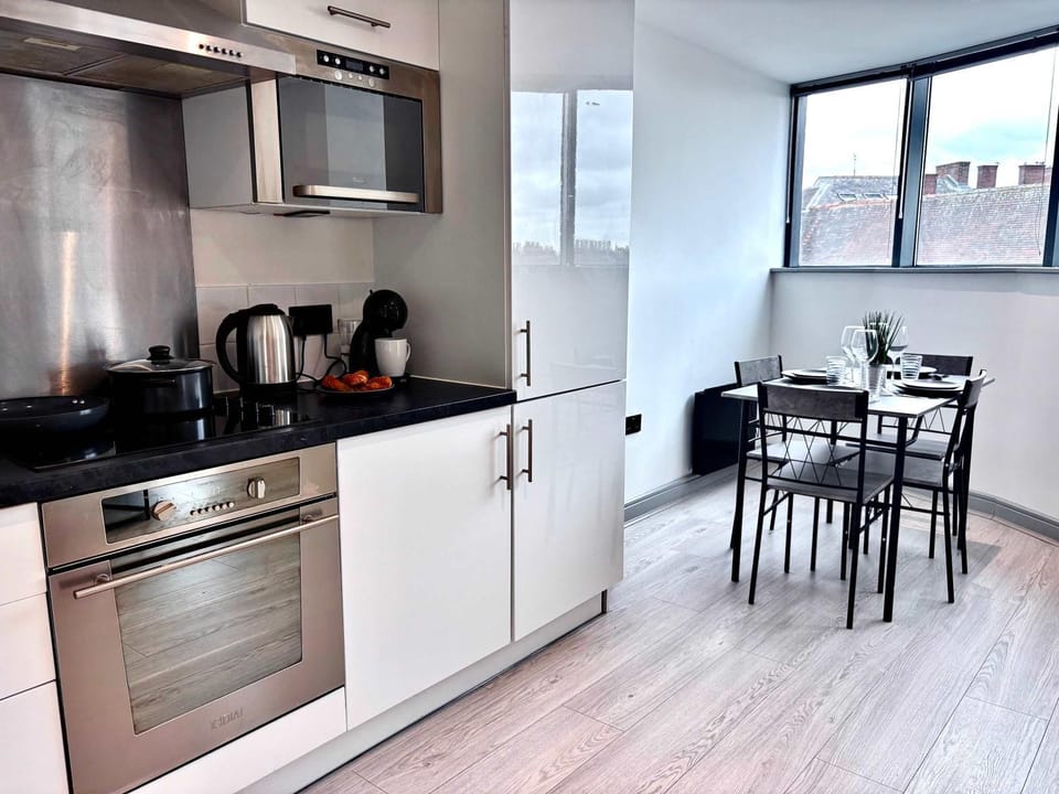 Coffee/tea facilities, Kitchen or kitchenette, Living room, Seating area, Dining area, dishwasher, oven, stove, toaster