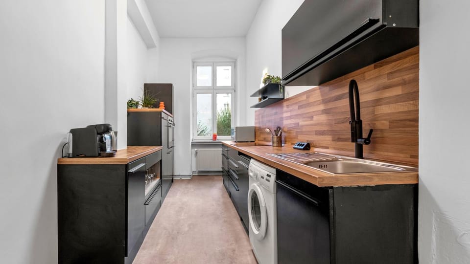 Kitchen or kitchenette, oven, stove