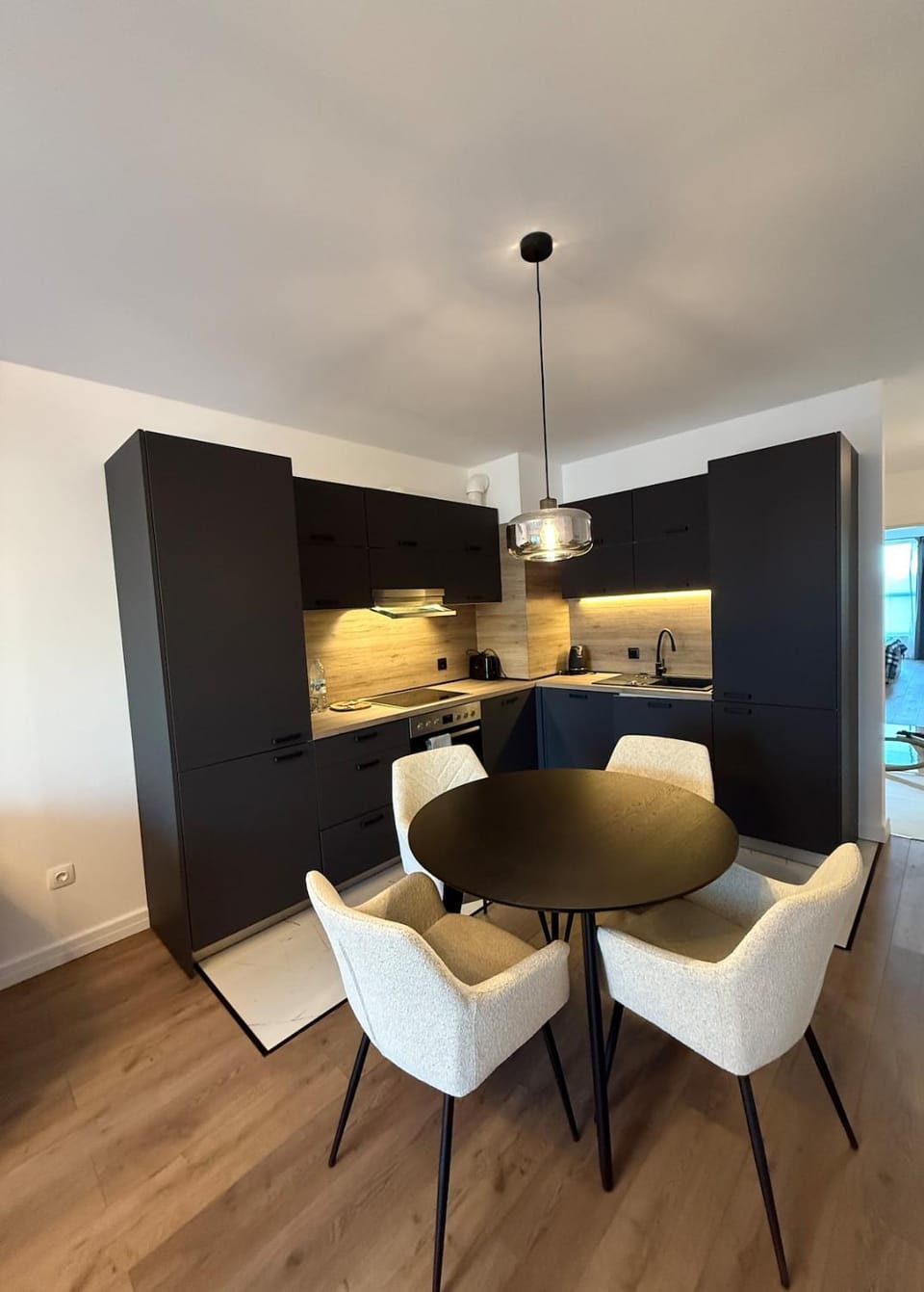 Kitchen or kitchenette, Seating area, Dining area