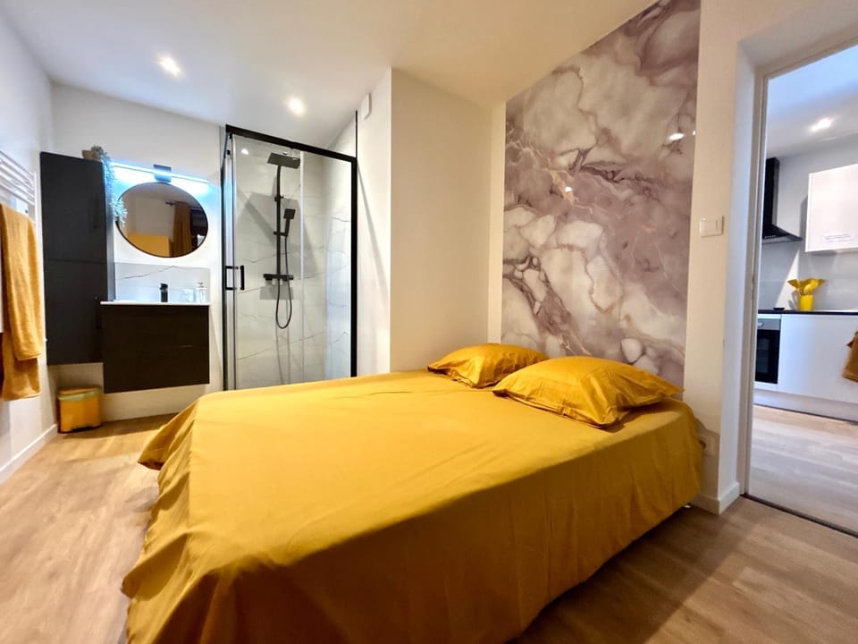Photo of the whole room, Bedroom