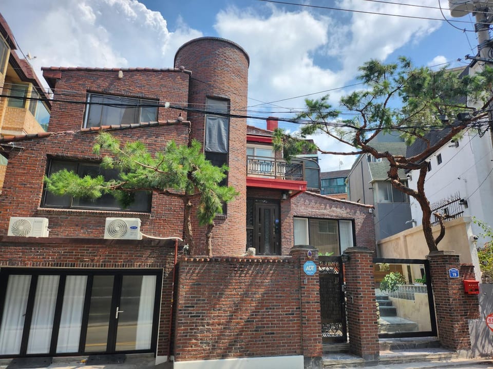 Property building, Neighbourhood
