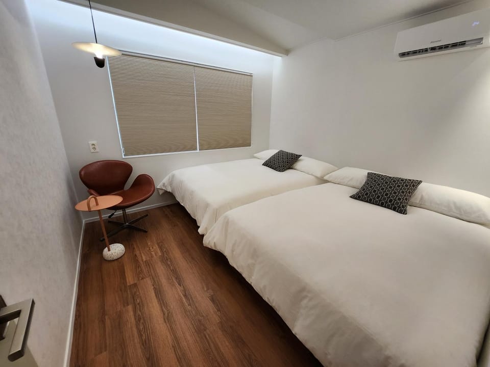 Bed, Bedroom, air conditioner