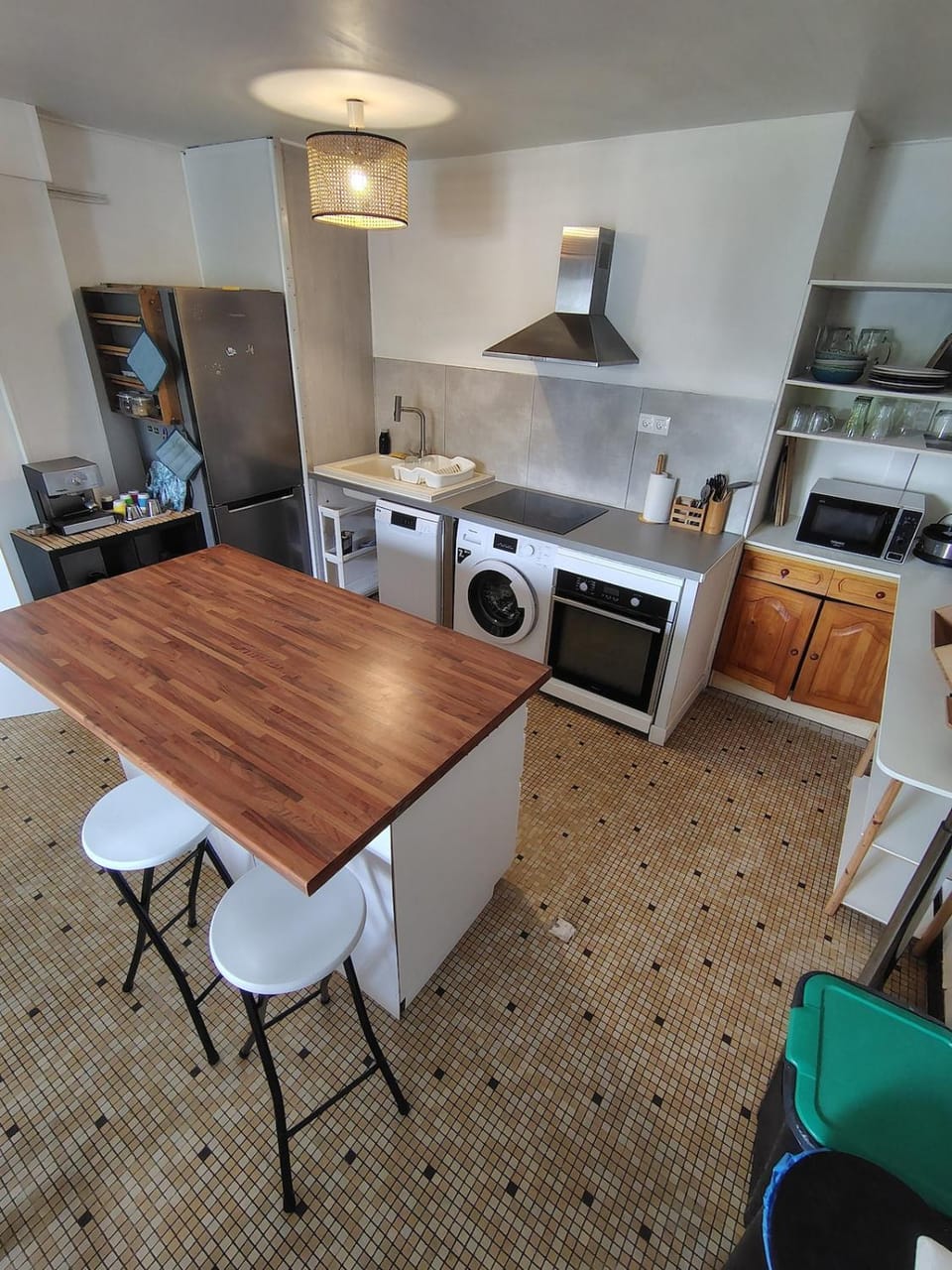 Kitchen or kitchenette, Dining area, dishwasher, oven, stove, washing machine