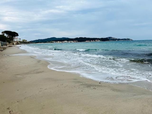 Villa meublée Pieds dans l'eau, au mois ou plus Villa in La Seyne-sur-Mer