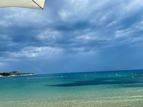 Villa meublée Pieds dans l'eau, au mois ou plus Villa in La Seyne-sur-Mer