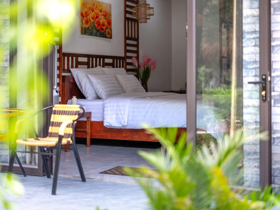 Patio, Bed, Day, Garden, View (from property/room), Balcony/Terrace, Photo of the whole room, Bedroom, Garden view