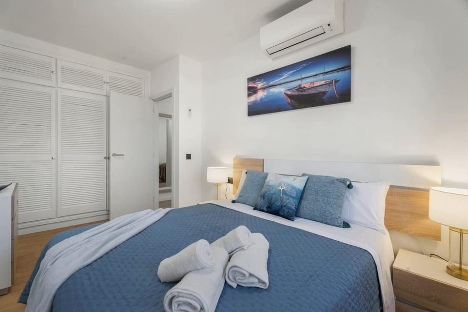 Bed, Photo of the whole room, Bedroom, towels, wardrobe, air conditioner