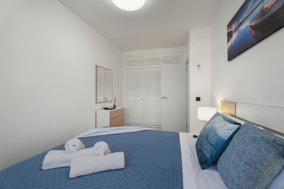 Bed, Photo of the whole room, Bedroom, towels, wardrobe