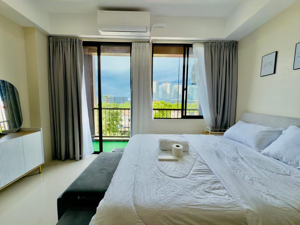 Suite Escape Mactan , condo with balcony near Mactan Newtown and Mactan Airport Apartment in Lapu-Lapu City