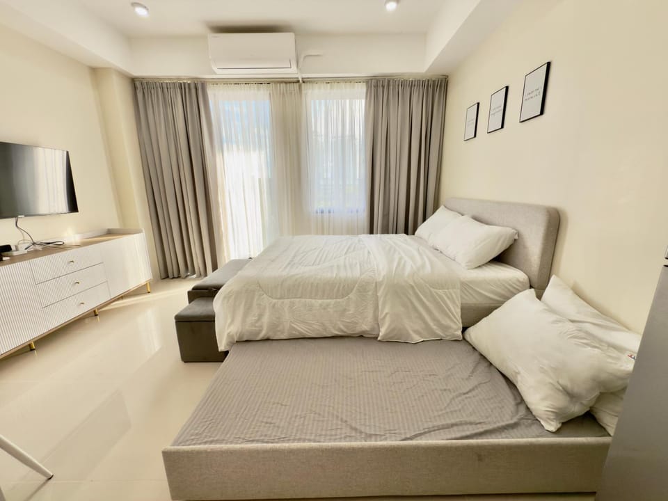Suite Escape Mactan , condo with balcony near Mactan Newtown and Mactan Airport Apartment in Lapu-Lapu City