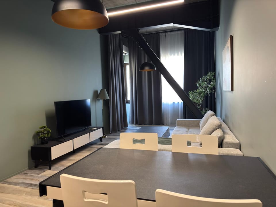 Communal lounge/ TV room, TV and multimedia, Living room, Seating area, Dining area