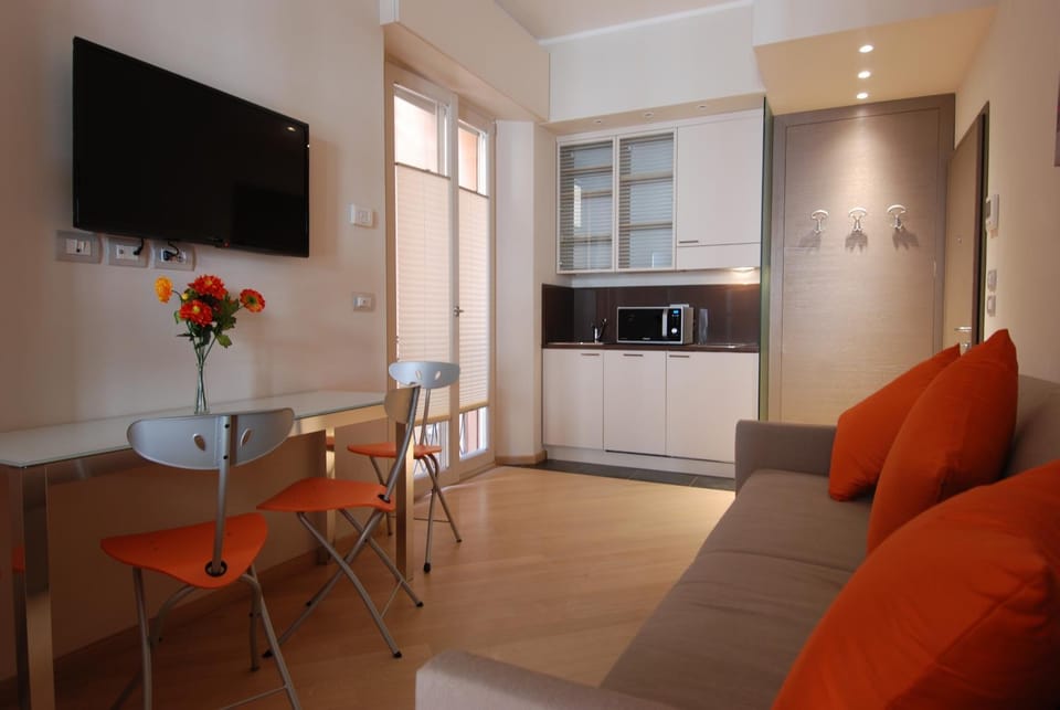 TV and multimedia, Kitchen or kitchenette, Seating area, Dining area