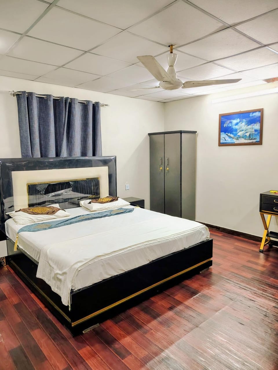 Bed, Photo of the whole room, Bedroom, wardrobe