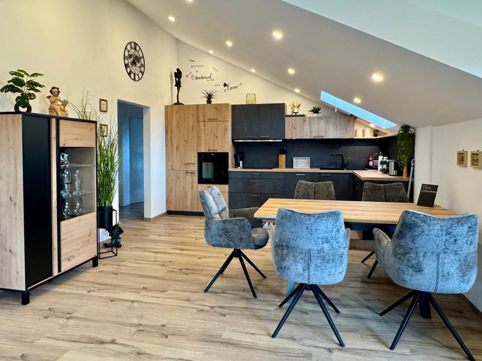 Dining area, oven, pet friendly, stove, kitchen