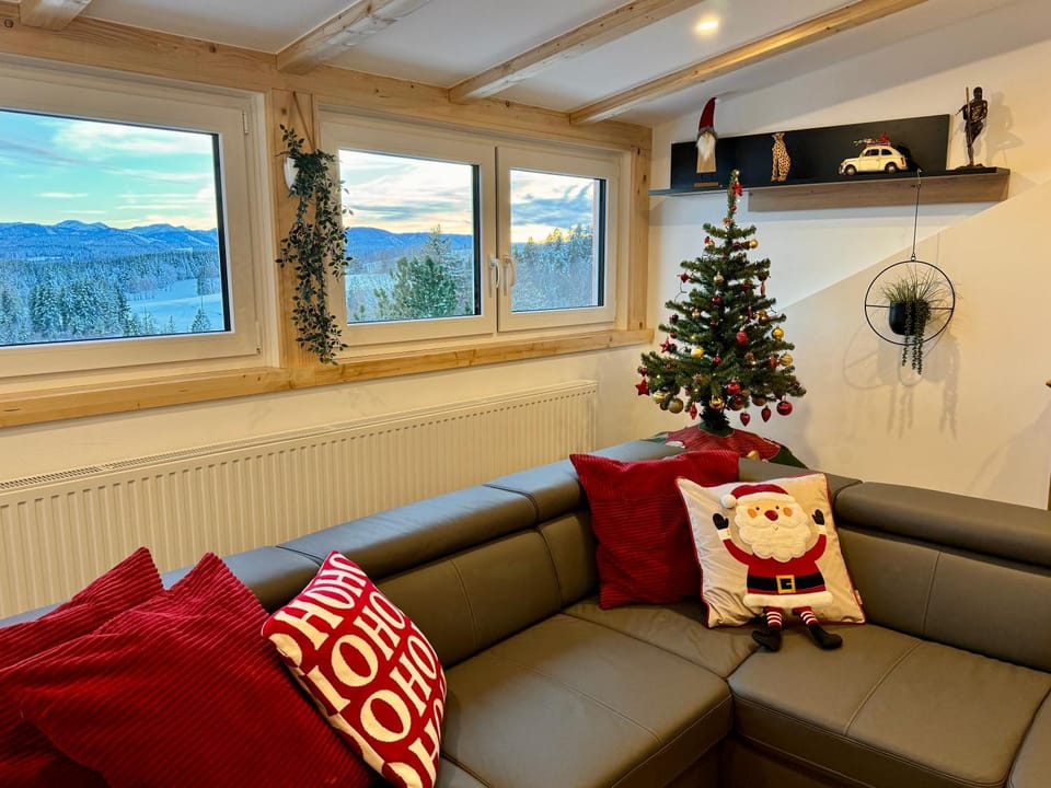 Natural landscape, Living room, Decorative detail, Seating area, Evening entertainment, Mountain view, Seasons