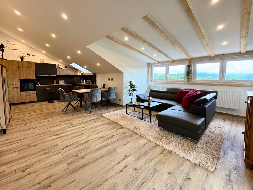 TV and multimedia, Living room, Seating area, Dining area, Mountain view, pet friendly, stove, kitchen