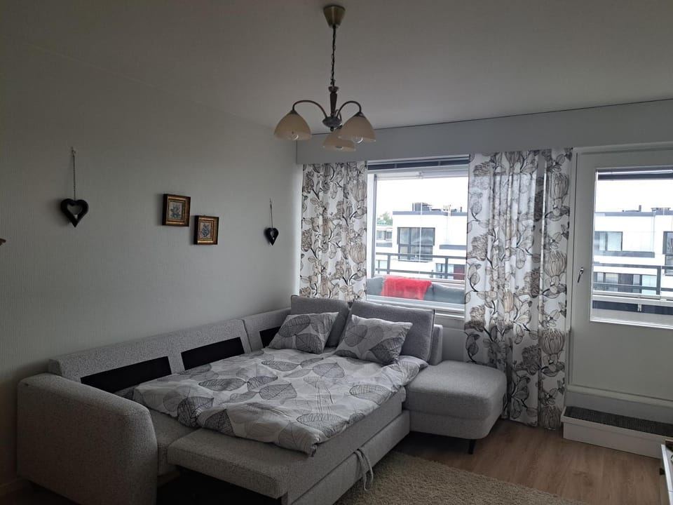 Bed, Seating area, Bedroom